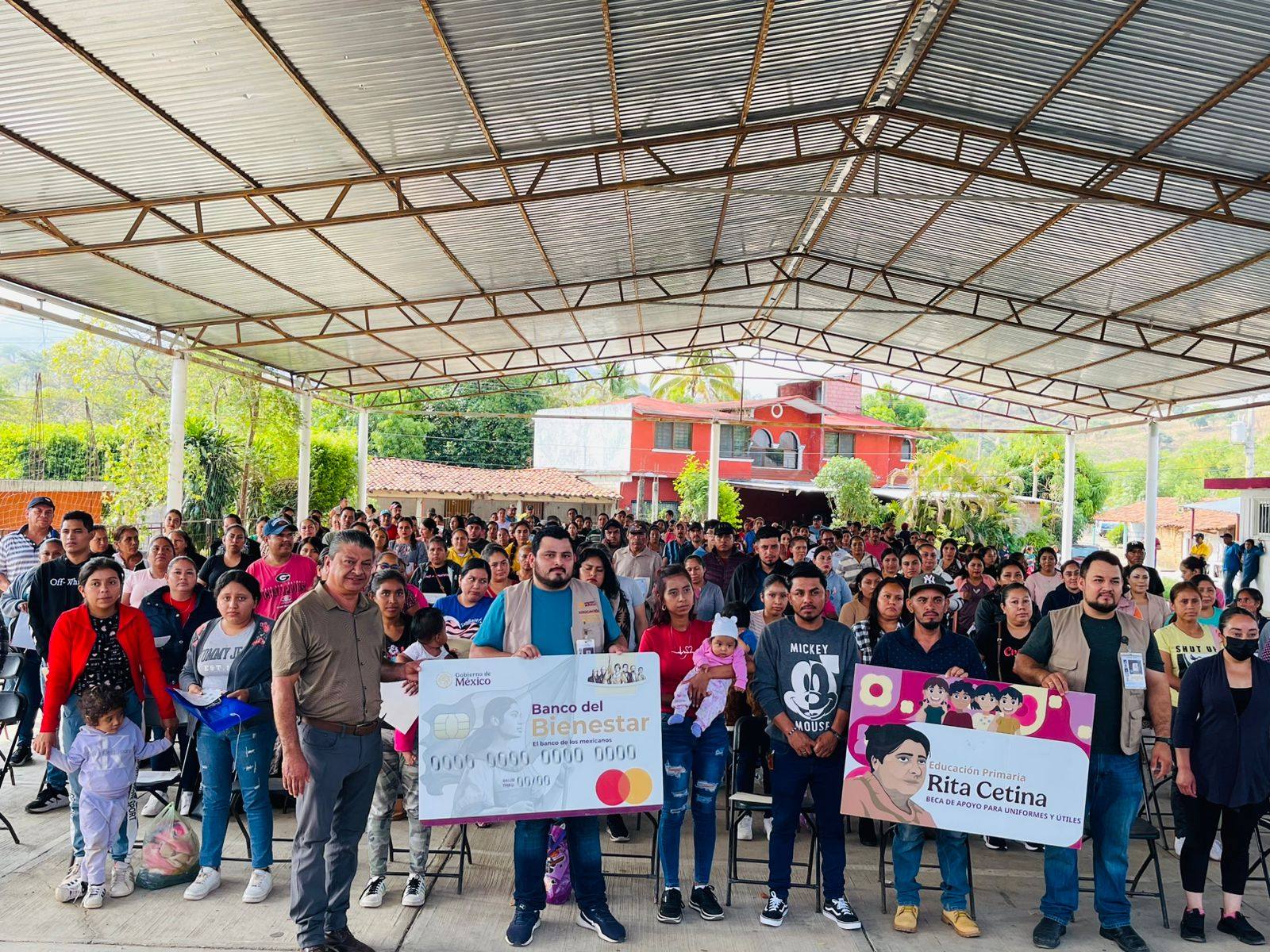 Inicia entrega becas Rita Cetina en Amatepec