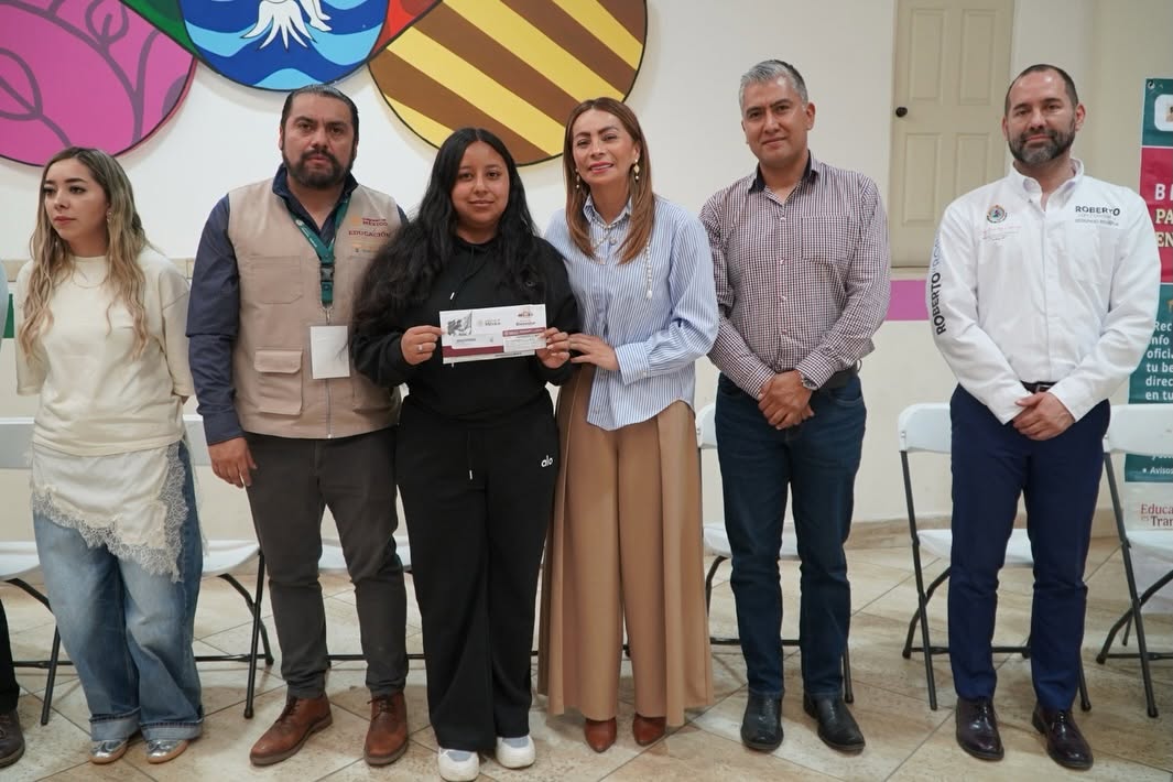 Entregan becas Rita Cetina en Mexicaltzingo