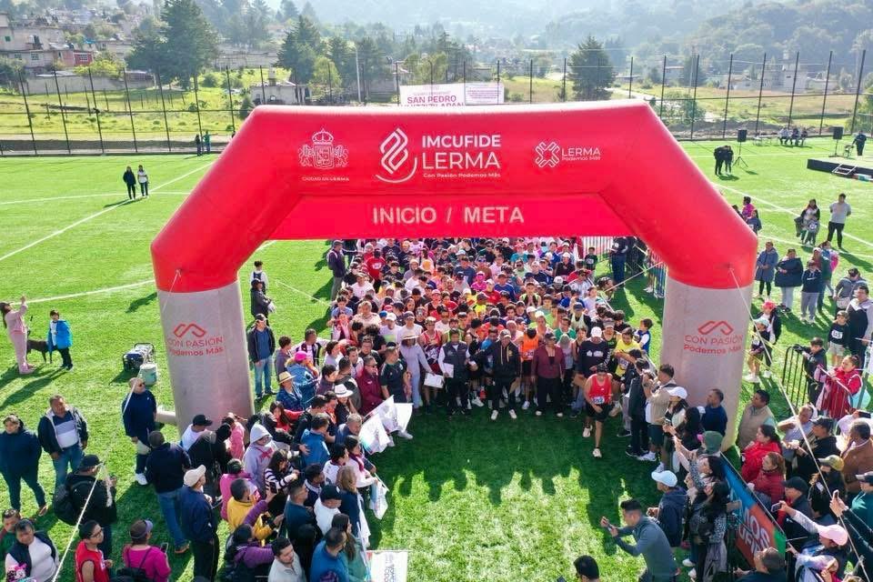 Lerma entrega obras y deportiva en San Pedro Huitzizilapan