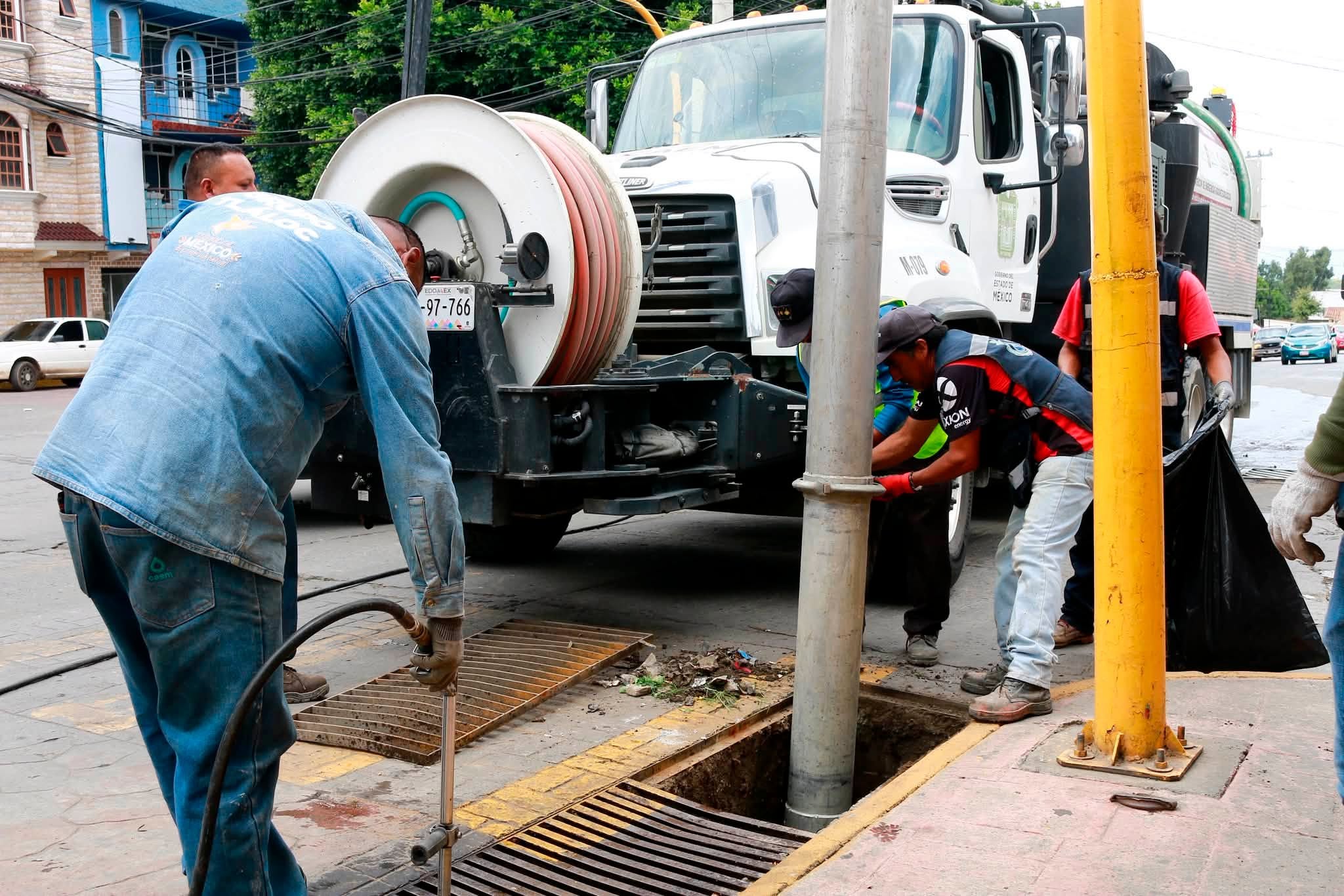 Realizan desazolve del sistema pluvial en Coatepec Harinas