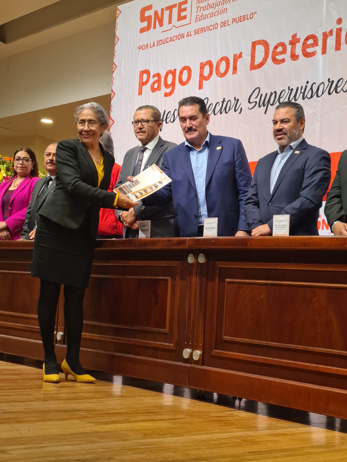 SNTE Sección 17 entrega apoyos por deterioro de vehículo