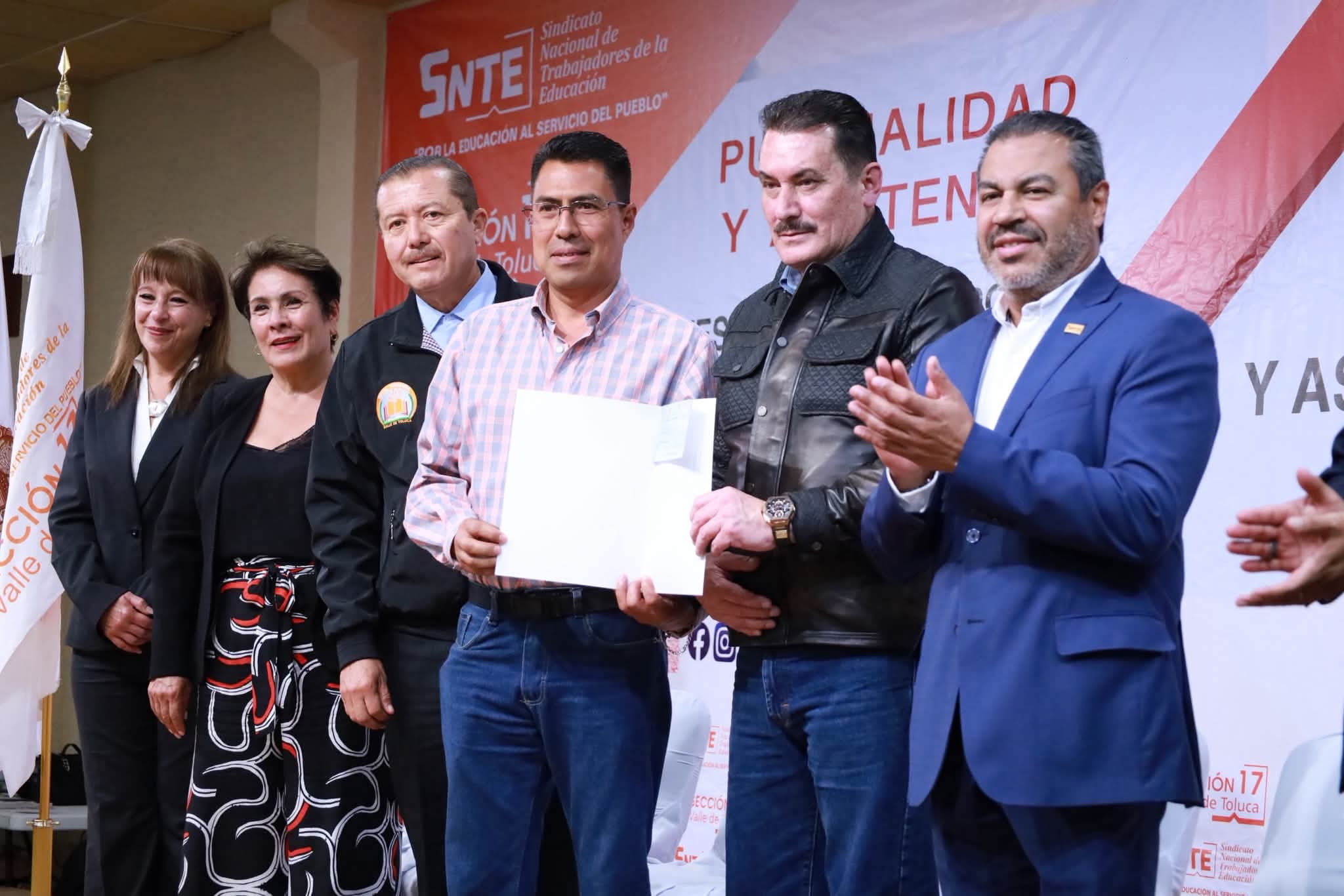 Sección 17 del SNTE premia la puntualidad del magisterio