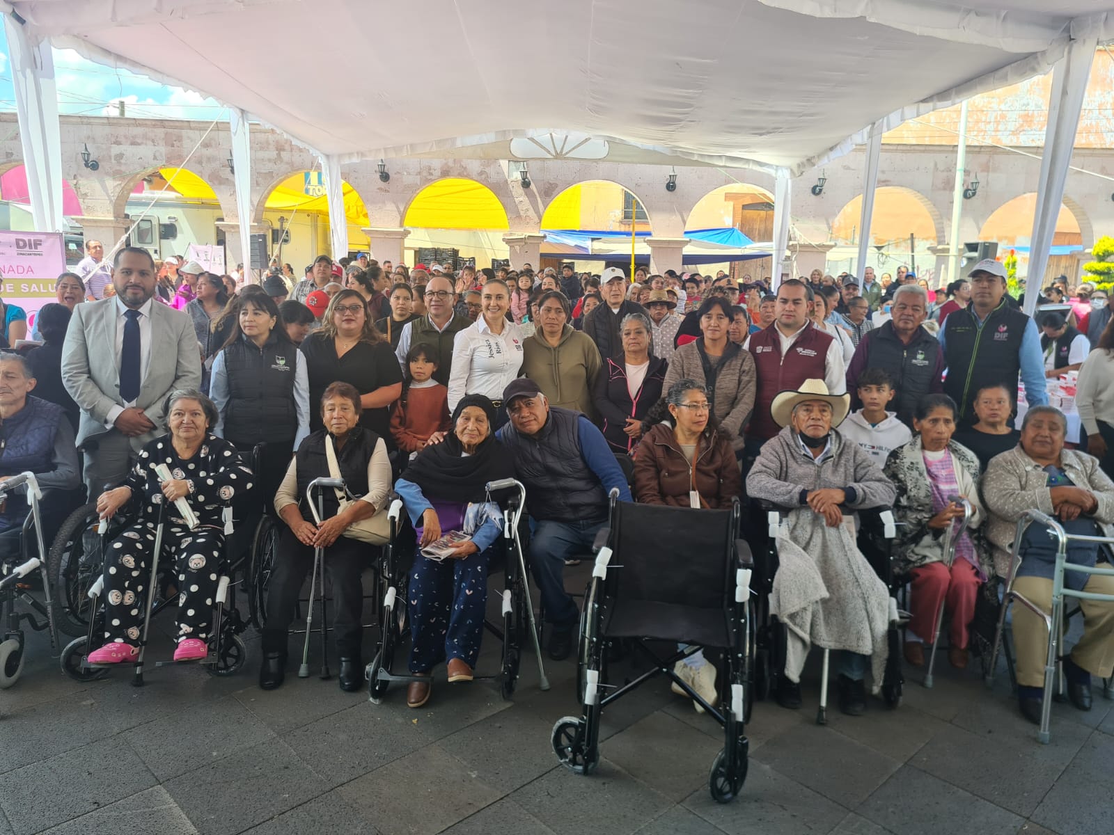 Jornada de Salud acerca servicios médicos en Zinacantepec