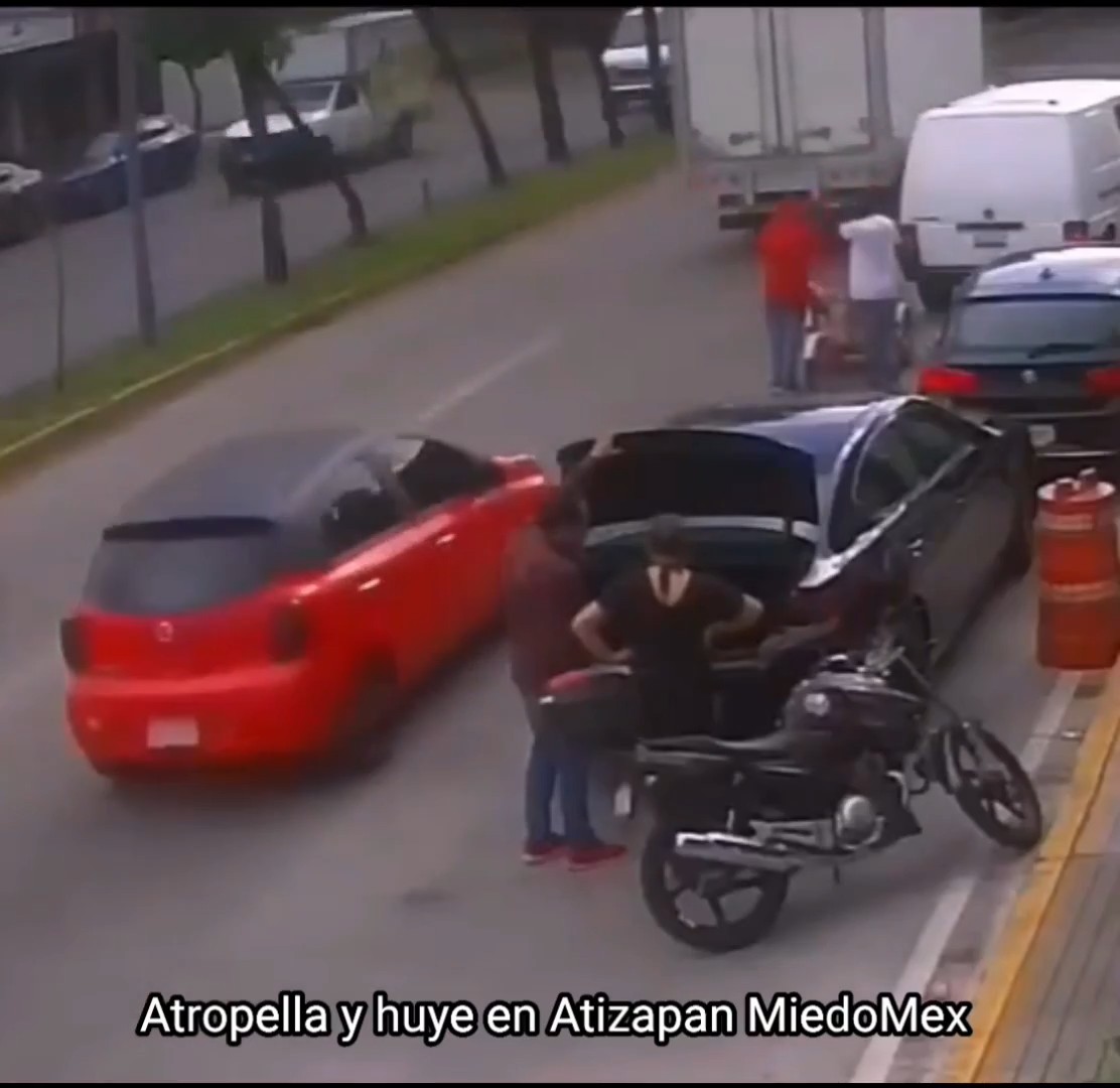 Video capta a conductor que arrolla a un joven y huye en Atizapán