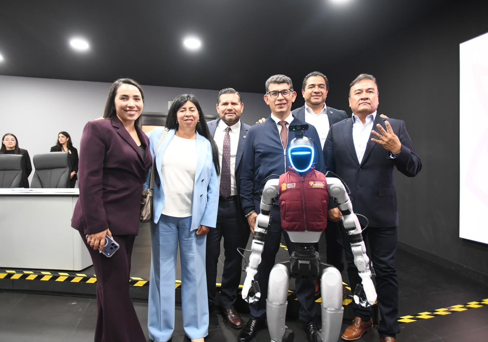 Diputados de Morena visitan el C5