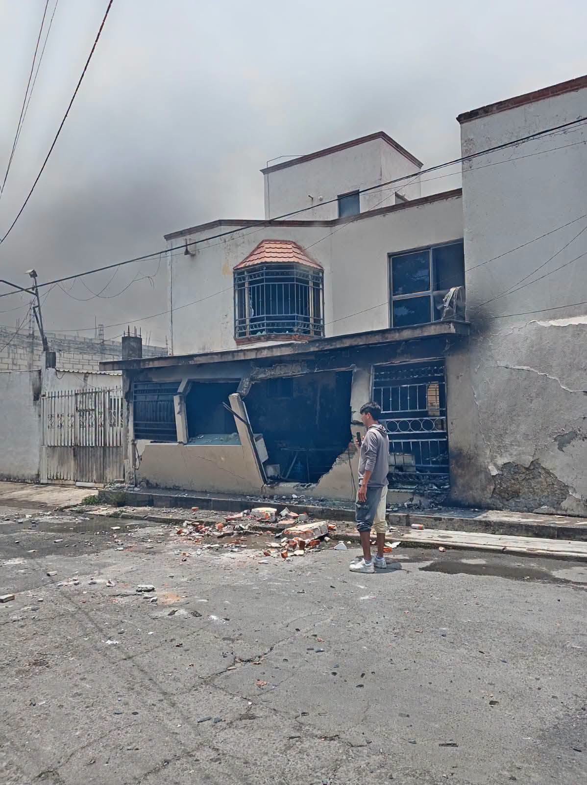 Explosión de pipa deja graves daños en Cuernavaca
