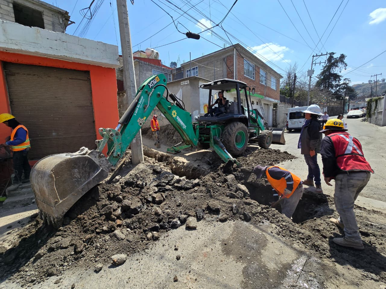 Renuevan red de conducción de agua en Toluca