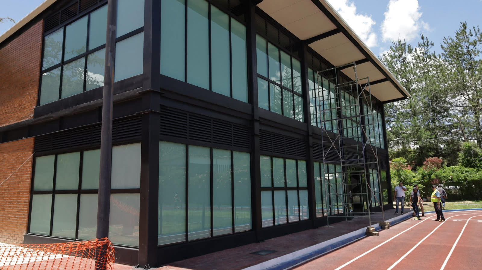 Avanza construcción de nuevos espacios deportivos en Valle de Bravo