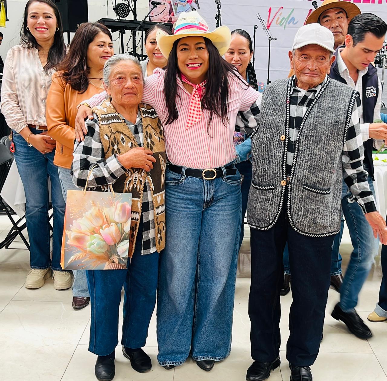 Adultos mayores de Lerma participan en festejo regional
