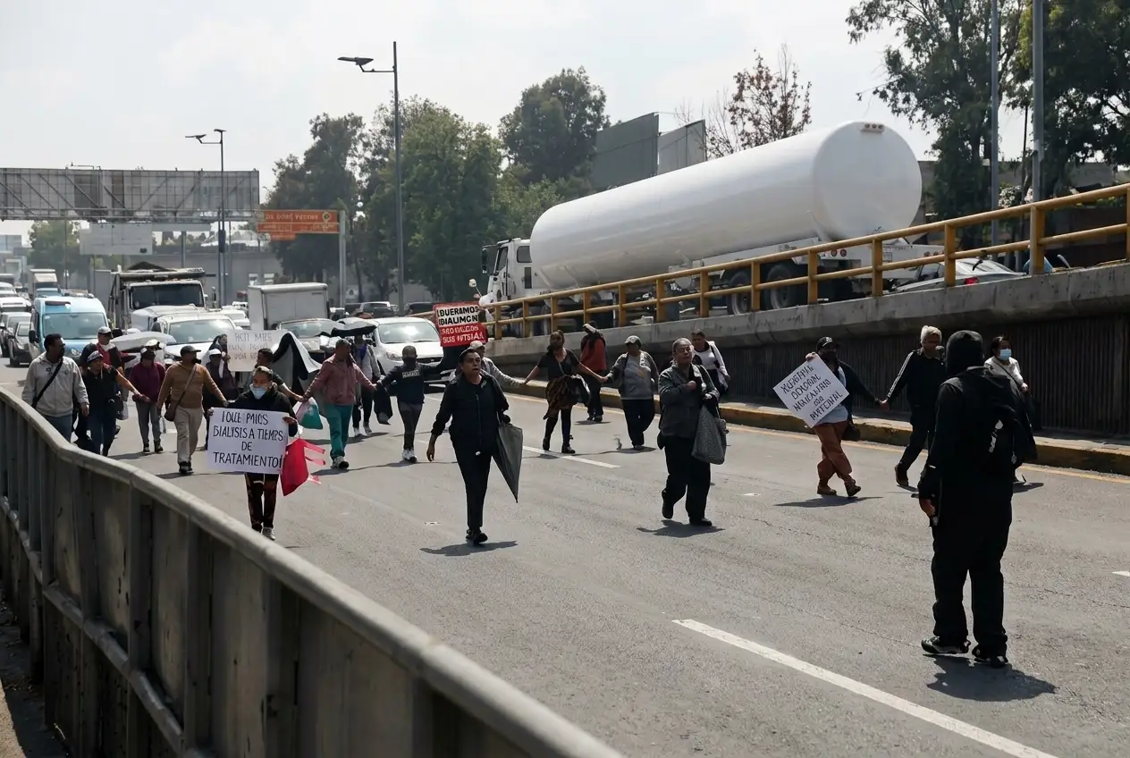 Protestan en Naucalpan por falta de insumos para diálisis