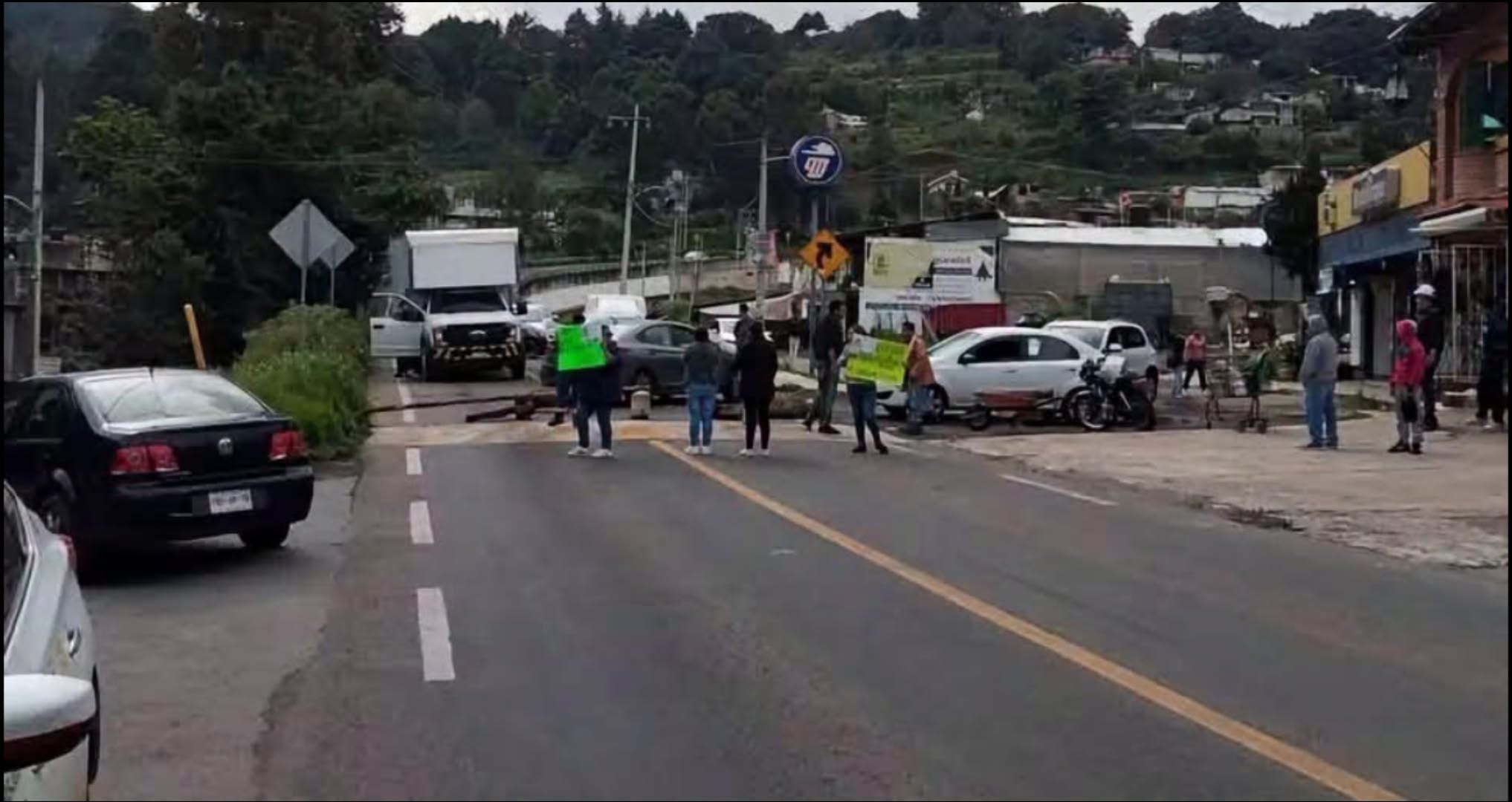 Bloquean la Tenango-Tenancingo por menor desaparecido