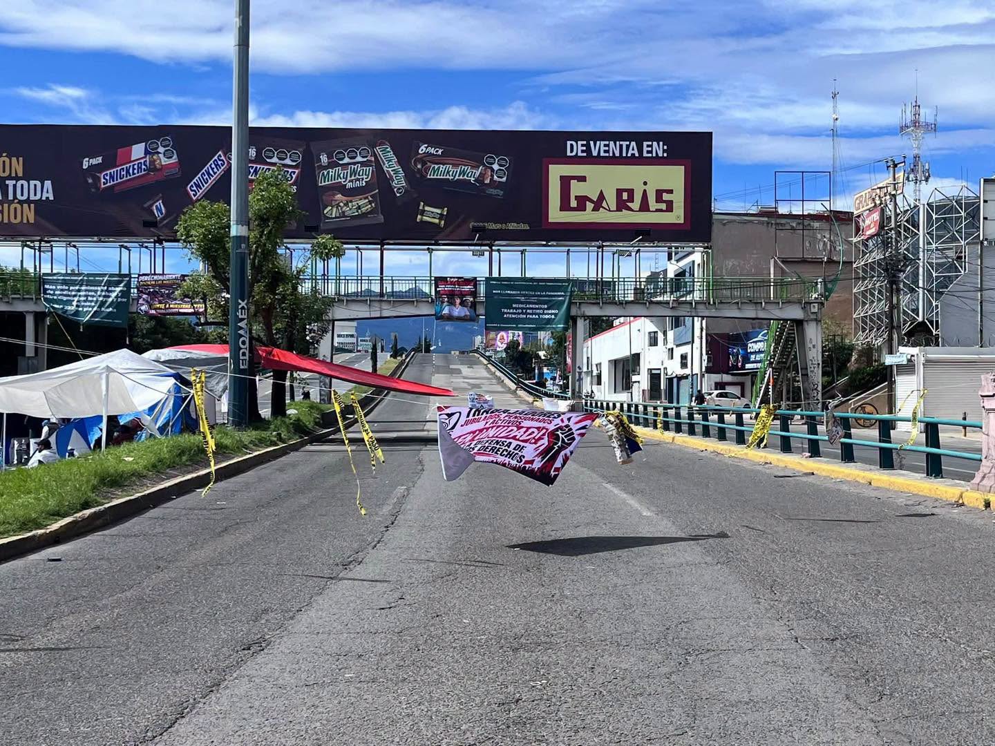 Persisten bloqueos del IMSS en Toluca y Metepec
