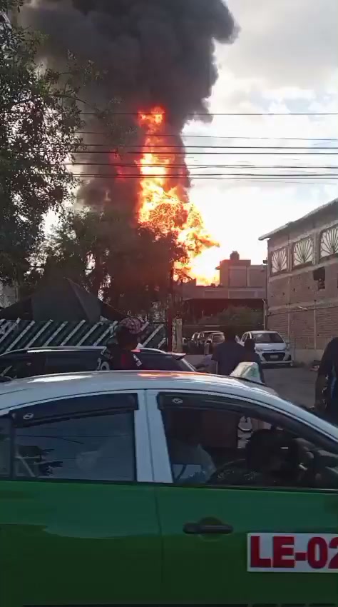 Explosiones e incendio en fábrica de químicos de León
