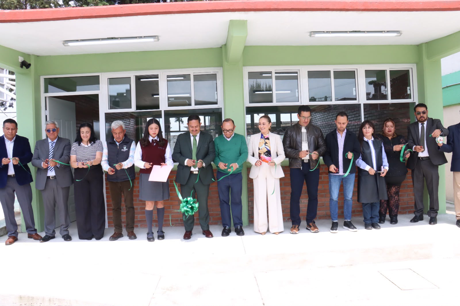 Entregan dos nuevas aulas en escuelas de Zinacantepec
