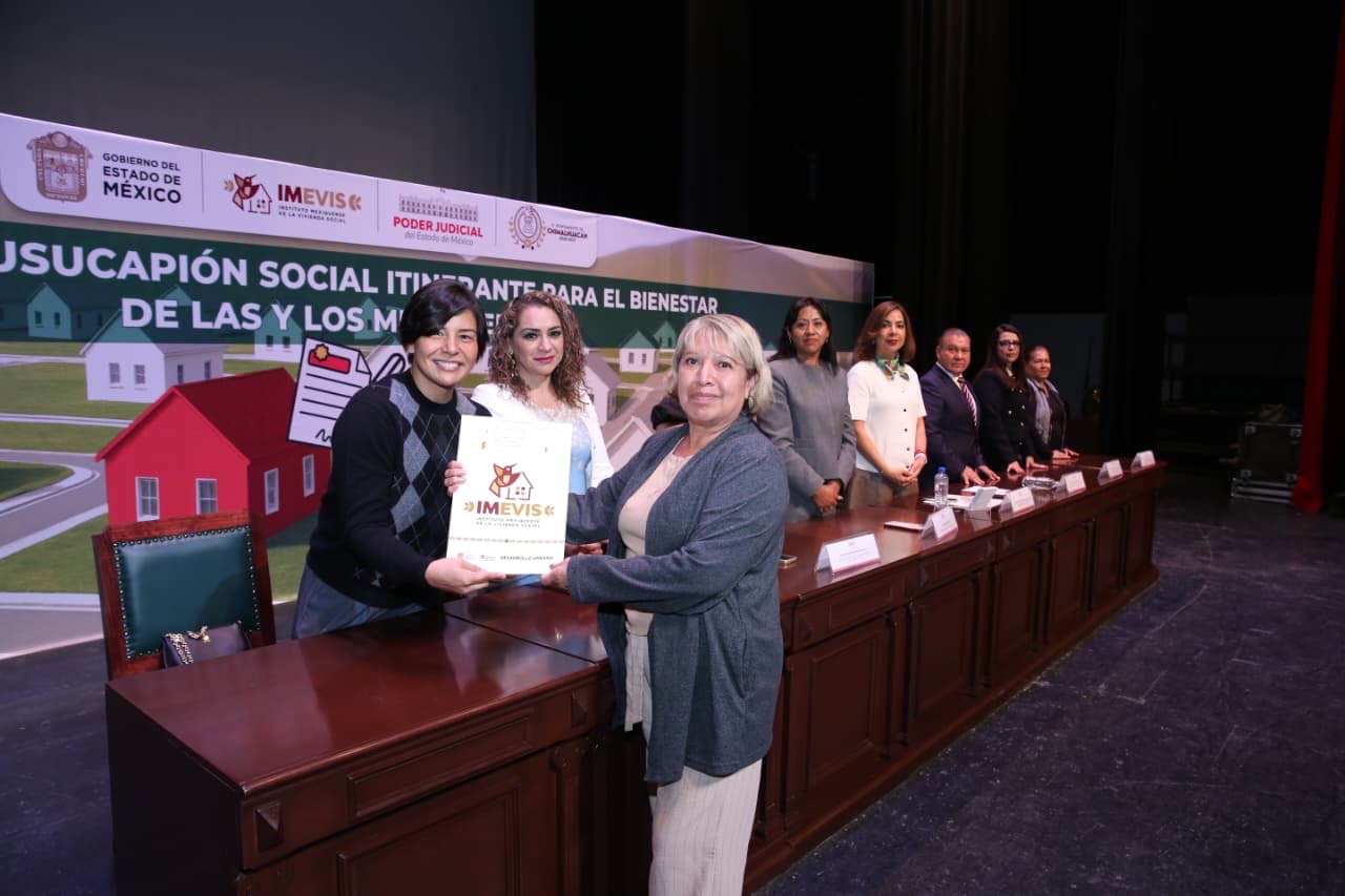 PJEdomex e IMEVIS entregan 800 títulos de propiedad a familias mexiquenses