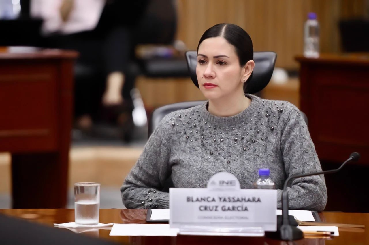 INE inicia transición; Blanca Cruz se compromete